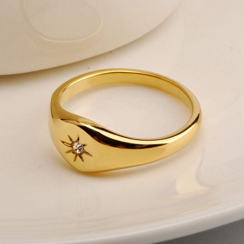 Solaris Crest Ring