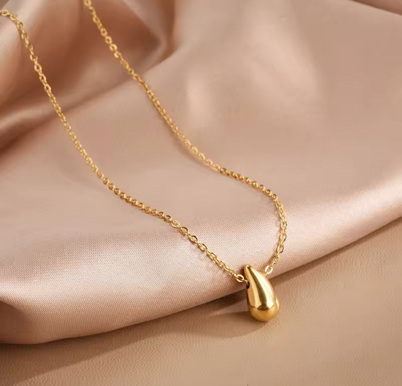 Golden Dewdrop Necklace
